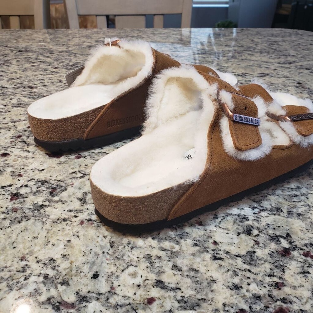 ✨Birkenstock Arizona Shearling Sandal in Tan✨ - Picture 7 of 13
